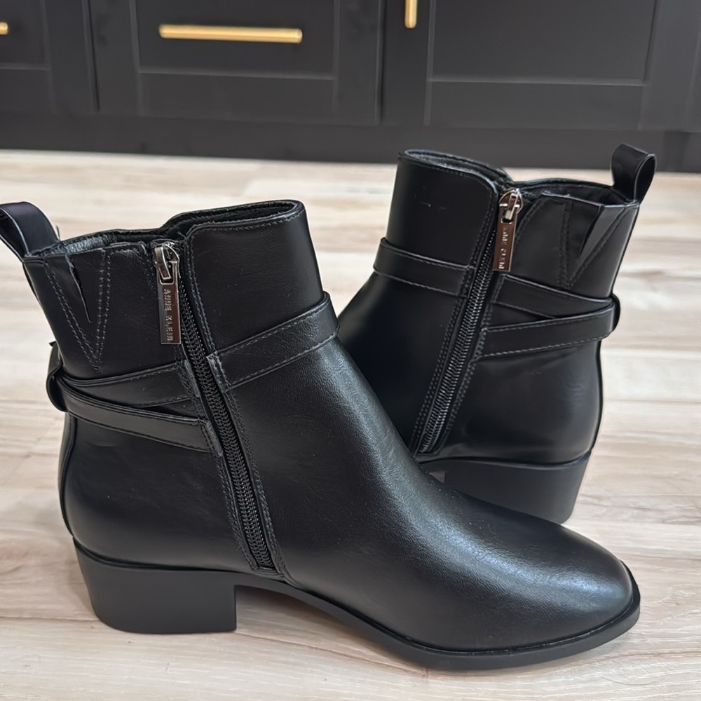 Anne Klein Catriona Black Ankle Booties 6.5M Low Heel Side Zip NWOT - Picture 3 of 7